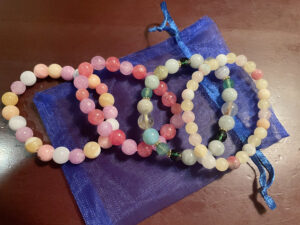 パワーストーンブレスレットを重ね付けすると効果はどうなる?順番や組み合わせも調査!