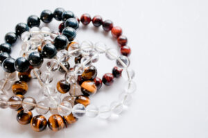 パワーストーンブレスレットを重ね付けすると効果はどうなる?順番や組み合わせも調査!
