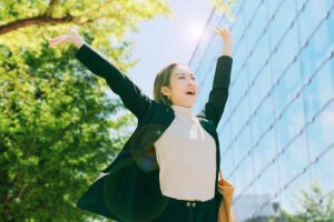 仲里依紗の赤髪待ち受けは効果ない？なぜご利益があるのか体験談も調査！